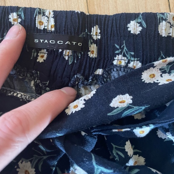 Navy Blue Daisy Floral Pattern Skort - Picture 5 of 8